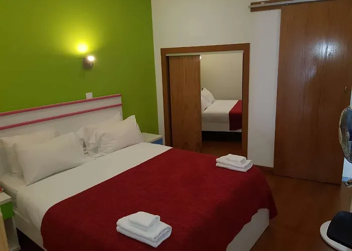 Гостевой дом Martim Moniz 28 *