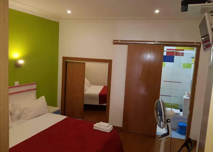 Martim Moniz 28 Гостевой дом