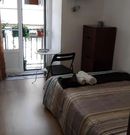 Guest house Martim Moniz 28